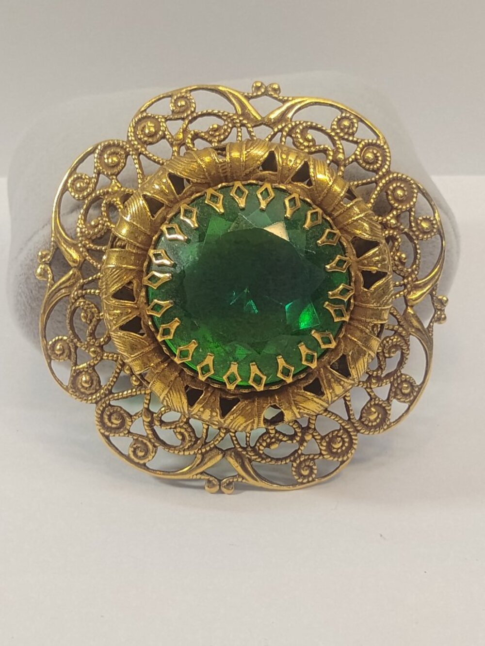 Vintage Brooch Pin Gold tone Large Green Stone Retro Jewelry Victorian Style - Picture 3 of 10